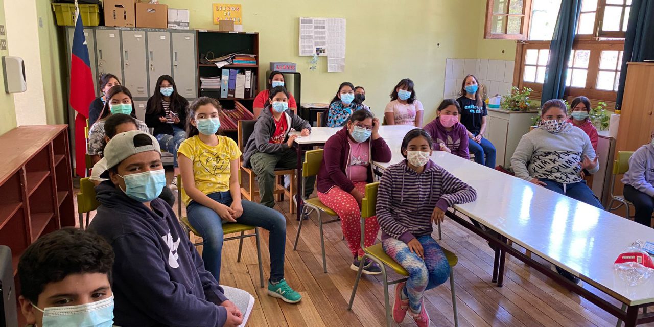 Con charlas educativas potencian la cultura medioambientalista en Escuela Río Blanco