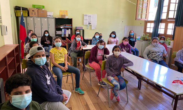 Con charlas educativas potencian la cultura medioambientalista en Escuela Río Blanco