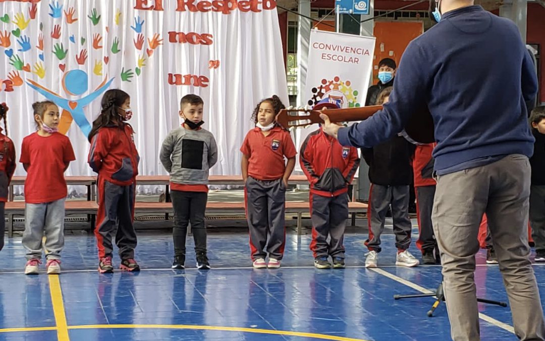 Firmando compromisos de gestión colaborativa, la Escuela Ferroviaria celebró el Día de la Convivencia Escolar