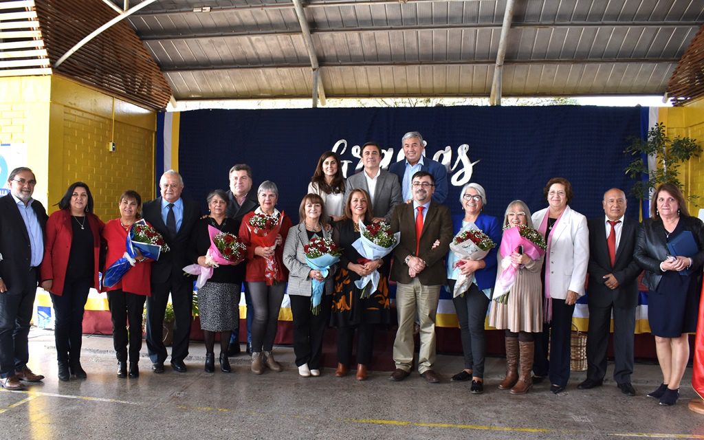 Los Andes rindió emotivo homenaje a profesores que se acogieron a retiro