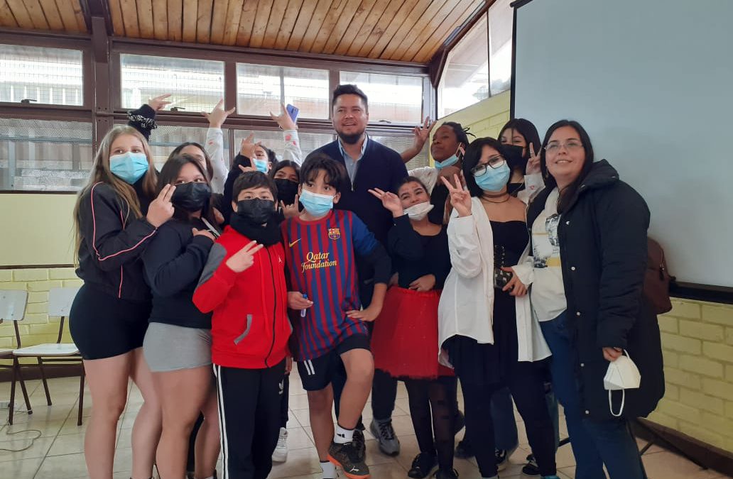 En la Escuela José Miguel Carrera celebraron el Día del Alumno con la visita de Waldo Ponce