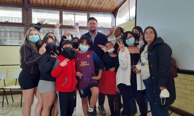 En la Escuela José Miguel Carrera celebraron el Día del Alumno con la visita de Waldo Ponce