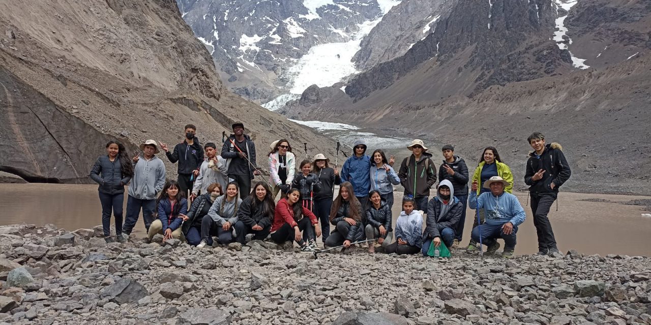 Estudiantes del Liceo República Argentina conocen las riquezas del Valle de Aconcagua en visita al Glaciar Juncal