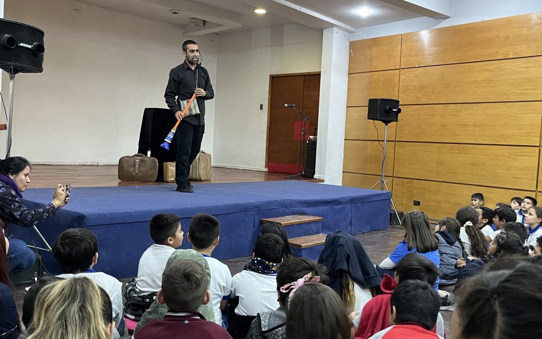 En Biblioteca Municipal de Los Andes niños y niñas disfrutaron del espectáculo «¿Cuento o Maleta?»