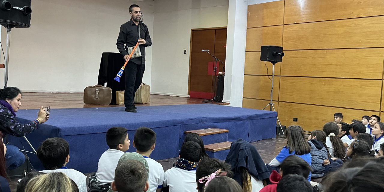 En Biblioteca Municipal de Los Andes niños y niñas disfrutaron del espectáculo «¿Cuento o Maleta?»