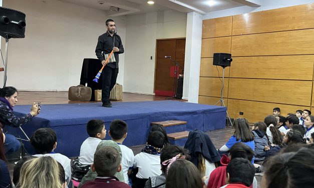 En Biblioteca Municipal de Los Andes niños y niñas disfrutaron del espectáculo «¿Cuento o Maleta?»