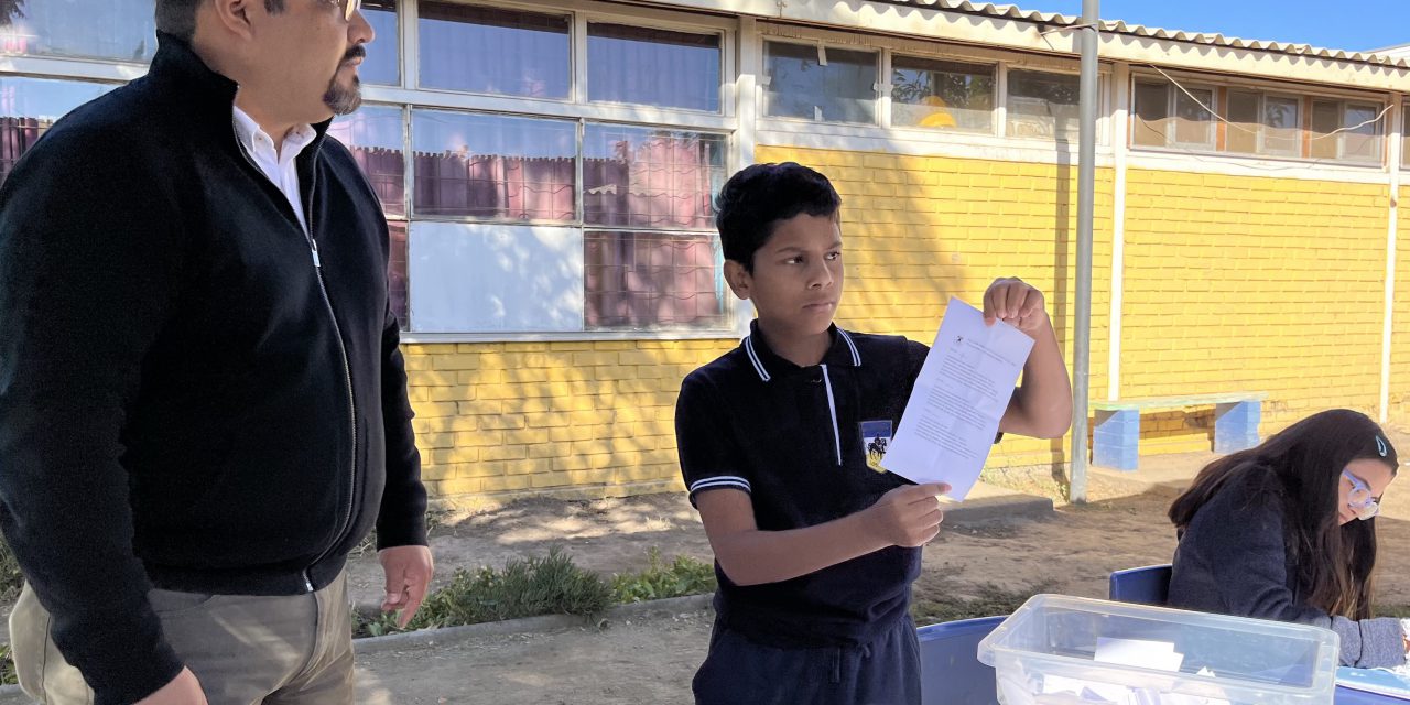 En la Escuela José Miguel Carrera eligen a sus representantes para el Centro de Estudiantes