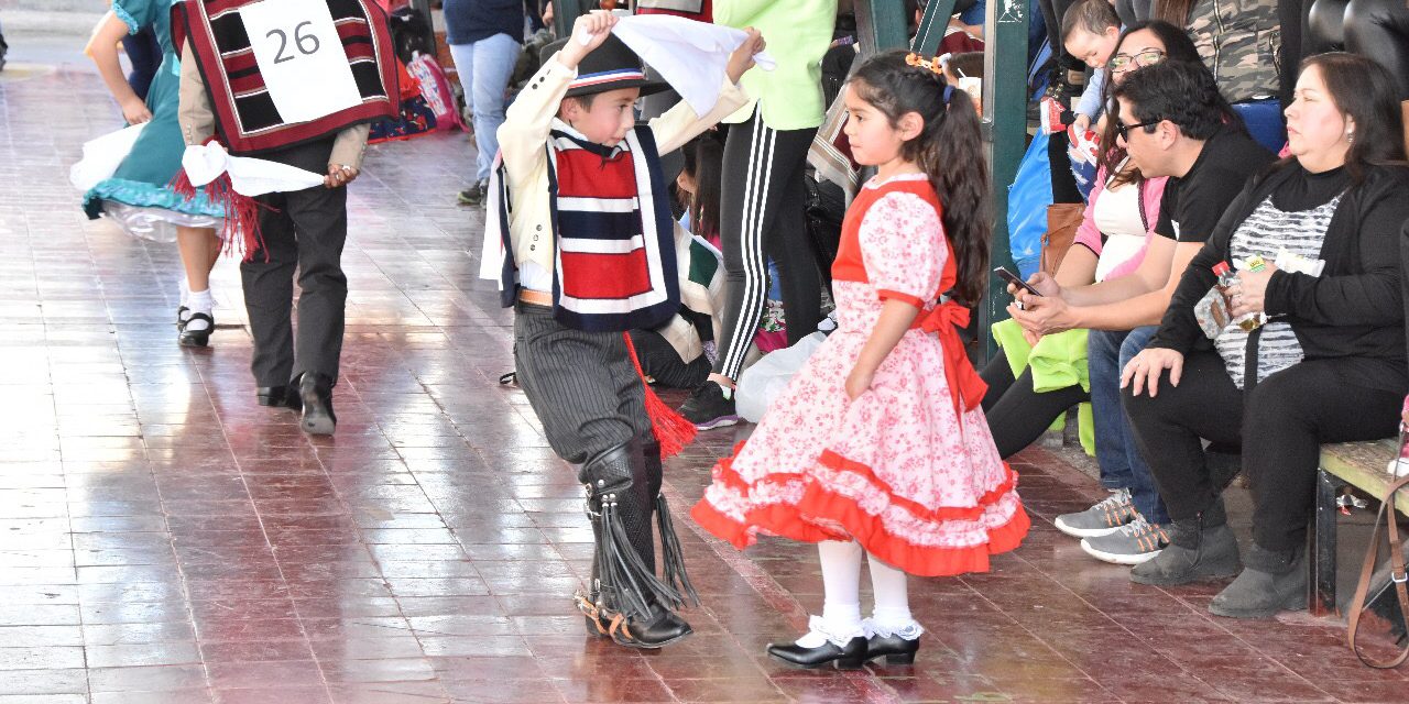 Educación Municipal de Los Andes Celebra el Mes de las Fiestas Patrias con Campeonato de Cueca y Galas Folclóricas