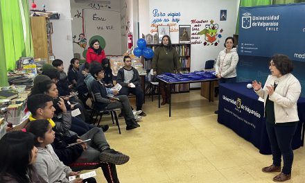 Niños de la Escuela José Miguel Carrera aprenden sobre el mosquito Aaedes Aegypti