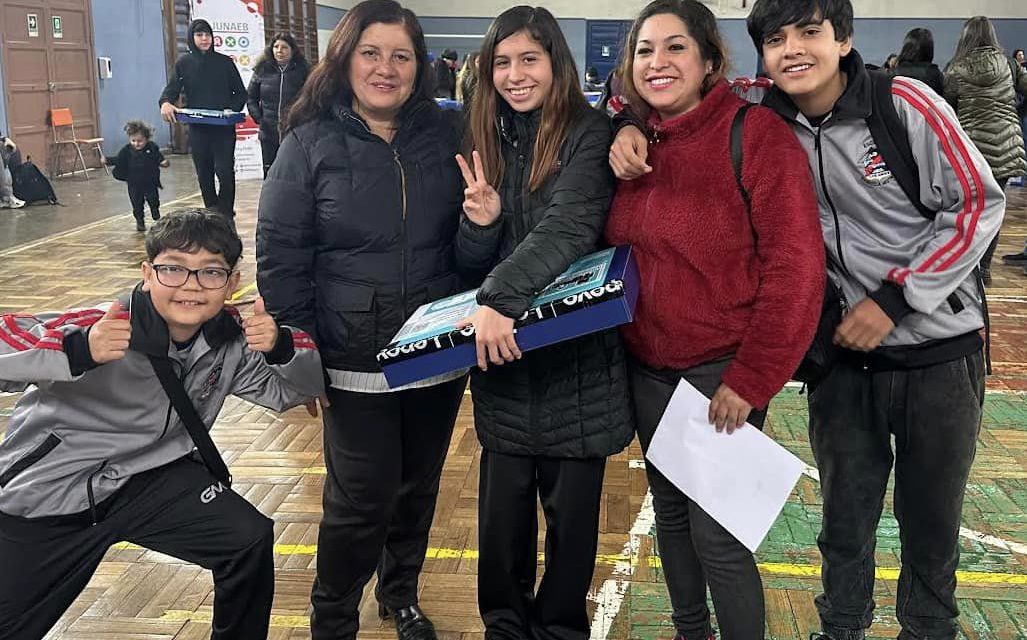 En Los Andes más de 550 estudiantes de Los Andes reciben computadores del Programa Becas TIC de Junaeb