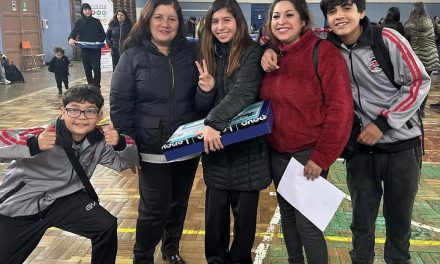 En Los Andes más de 550 estudiantes de Los Andes reciben computadores del Programa Becas TIC de Junaeb